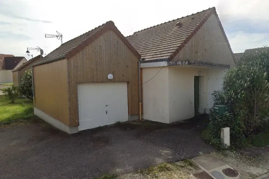 Nitry proche acc&egrave;s A6 - Maison T3 avec jardin et garage